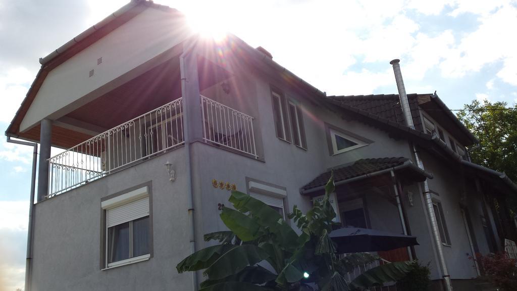 Hotel Szabo Vendeghaz Villány Exterior foto
